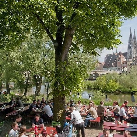Schloss Weichs Zu Regensburg Mit 2Schlafzimmer Parkplatz Internet 75Qm Zentrum Luaran gambar