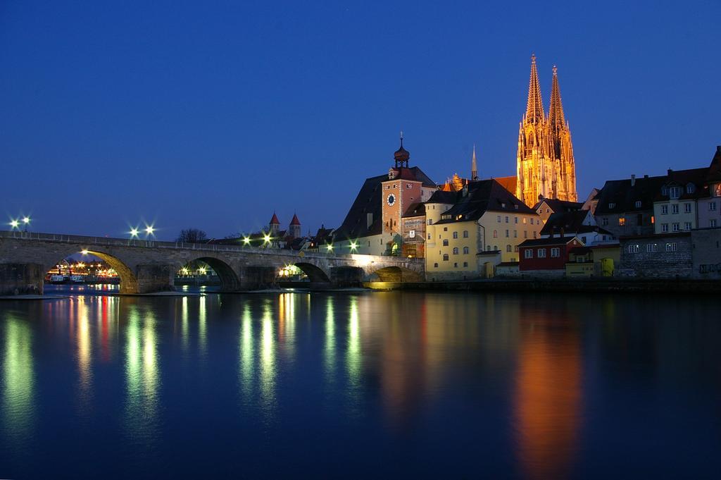 Schloss Weichs Zu Regensburg Mit 2Schlafzimmer Parkplatz Internet 75Qm Zentrum Luaran gambar