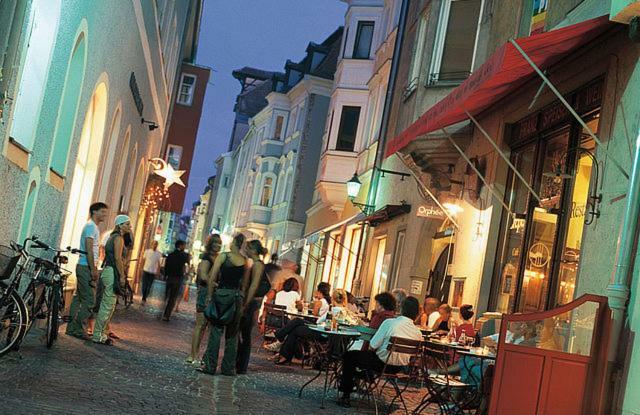 Schloss Weichs Zu Regensburg Mit 2Schlafzimmer Parkplatz Internet 75Qm Zentrum Luaran gambar